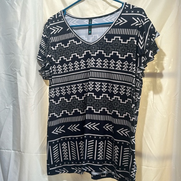 Black-and-white southwest flutter sleeve top - Picture 2 of 2